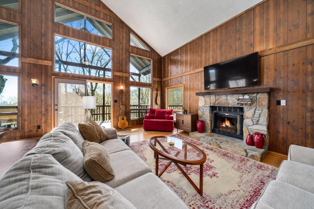 Swiss Wolf Ridge Retreat 빌라 외부 사진