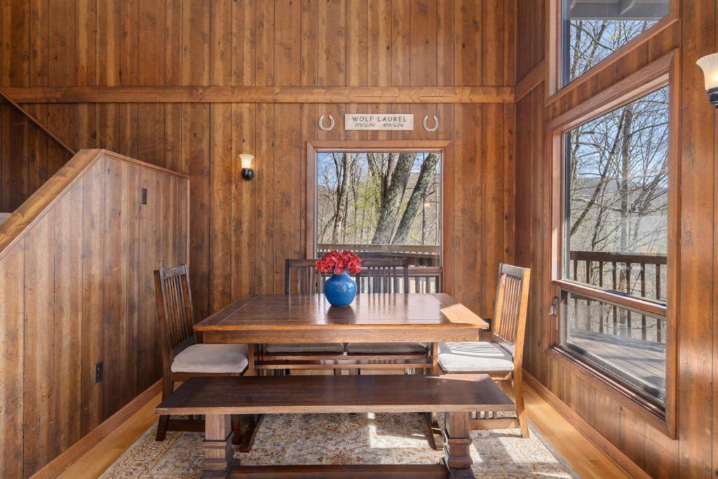 Swiss Wolf Ridge Retreat 빌라 외부 사진
